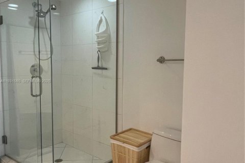 Condo in Miami, Florida, 2 bedrooms  № 1990317 - photo 20
