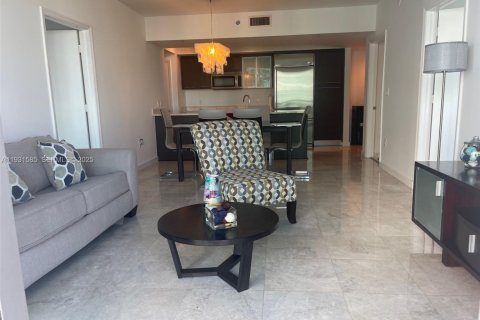 Condo in Miami, Florida, 2 bedrooms  № 1990317 - photo 5