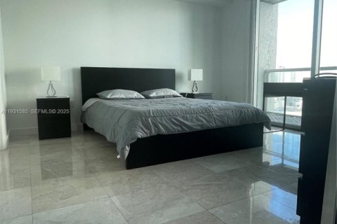 Condo in Miami, Florida, 2 bedrooms  № 1990317 - photo 23