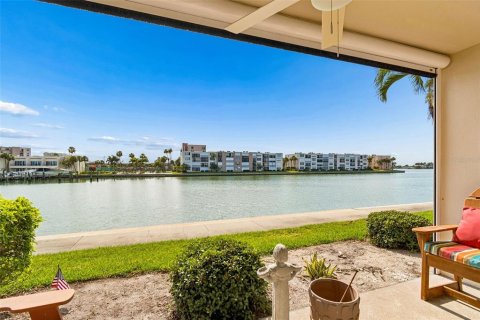 Condominio en South Pasadena, Florida, 2 dormitorios № 2148586