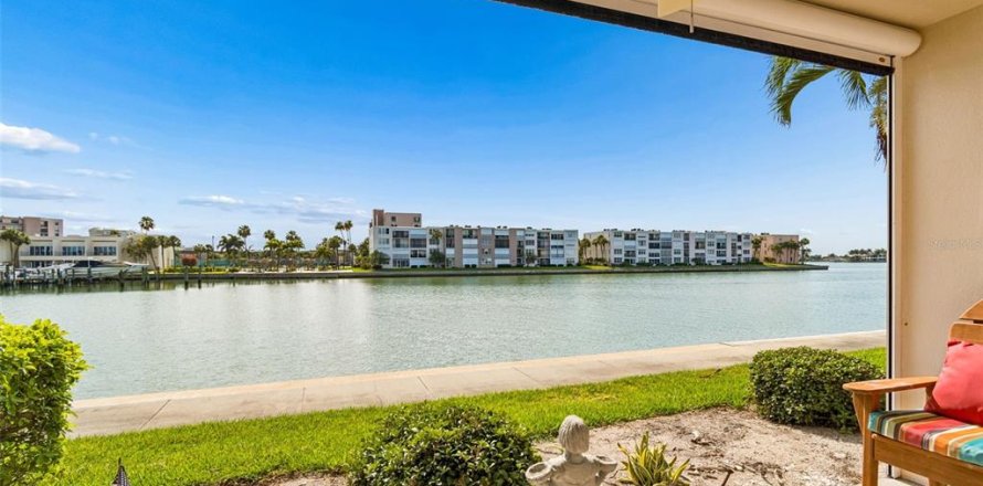 Condominio en South Pasadena, Florida, 2 dormitorios № 2148586