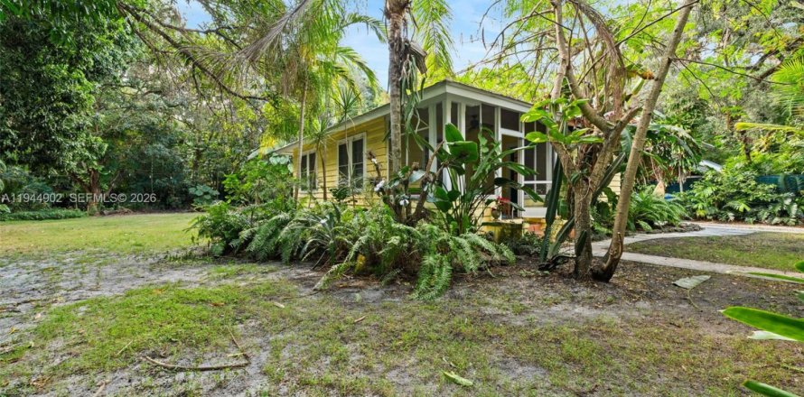 Terreno en Miami, Florida № 2001425