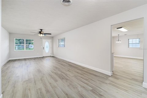 House in Lakeland, Florida 3 bedrooms, 154.96 sq.m. № 1803503 - photo 2