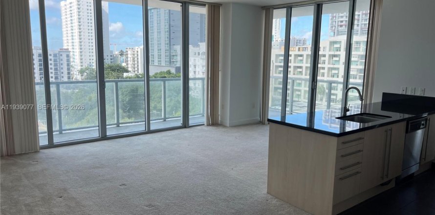 Condominio en Miami, Florida, 2 dormitorios  № 1999698