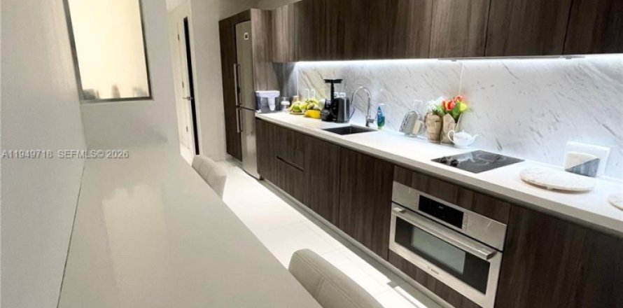 Студия в кондо в Майами, Флорида № 2005403