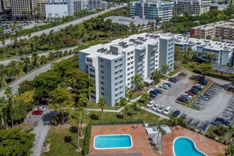 Condo in Miami, Florida, 2 bedrooms  № 1850558 - photo 19