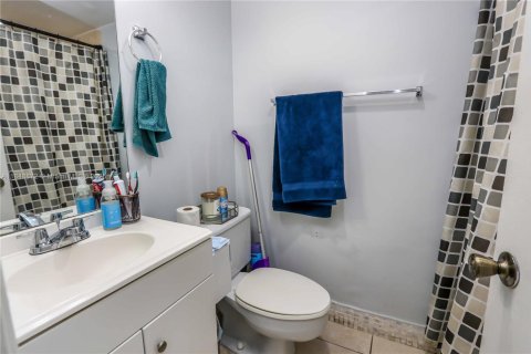 Condo in Miami, Florida, 2 bedrooms  № 1850558 - photo 13