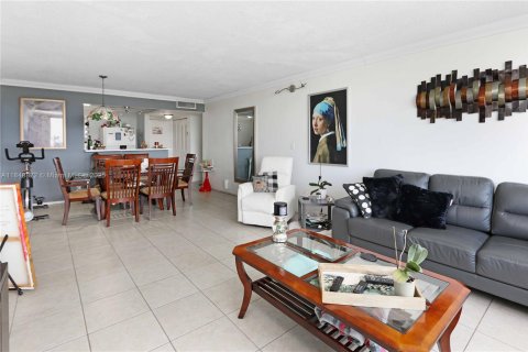 Condo in Miami, Florida, 2 bedrooms  № 1850558 - photo 5
