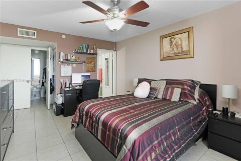 Condo in Miami, Florida, 2 bedrooms  № 1850558 - photo 7