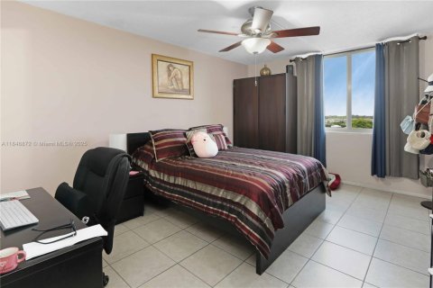Condo in Miami, Florida, 2 bedrooms  № 1850558 - photo 8