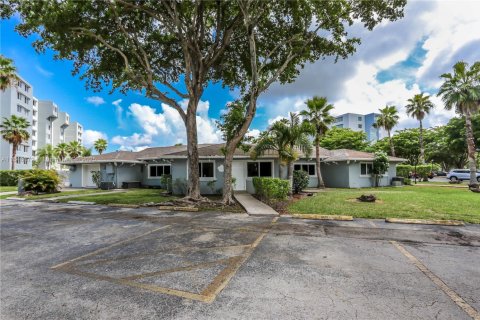 Condo in Miami, Florida, 2 bedrooms  № 1850558 - photo 28