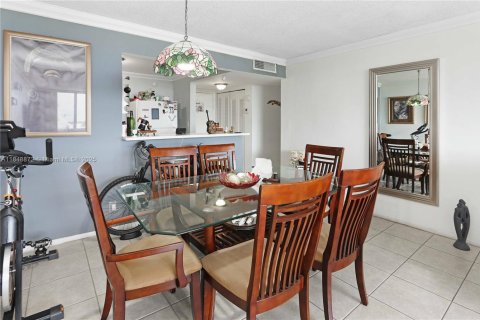 Condo in Miami, Florida, 2 bedrooms  № 1850558 - photo 6