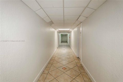 Condo in Miami, Florida, 2 bedrooms  № 1850558 - photo 26