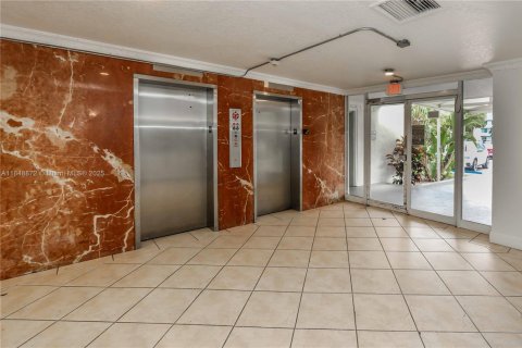 Condo in Miami, Florida, 2 bedrooms  № 1850558 - photo 27
