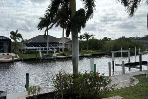 House in Port Charlotte, Florida 3 bedrooms, 201.6 sq.m. № 1723899 - photo 6