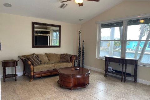 House in Port Charlotte, Florida 3 bedrooms, 201.6 sq.m. № 1723899 - photo 15