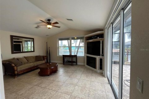 House in Port Charlotte, Florida 3 bedrooms, 201.6 sq.m. № 1723899 - photo 17