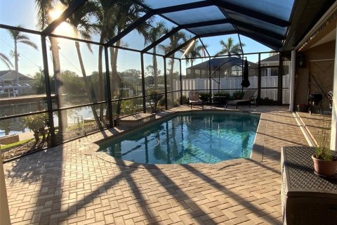 House in Port Charlotte, Florida 3 bedrooms, 201.6 sq.m. № 1723899 - photo 11
