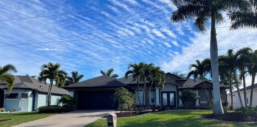 House in Port Charlotte, Florida 3 bedrooms, 201.6 sq.m. № 1723899