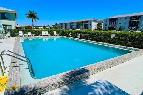 Condo in Punta Gorda, Florida, 2 bedrooms  № 1635797 - photo 8