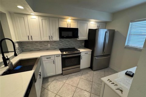Condo in Englewood, Florida, 2 bedrooms  № 2091528 - photo 2
