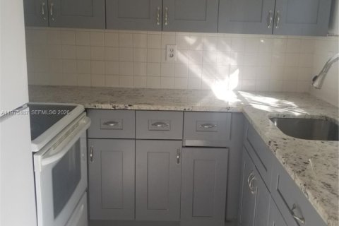 Copropriété à louer à Coral Springs, Floride: 2 chambres № 2040215 - photo 8