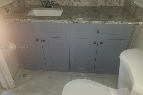 Copropriété à louer à Coral Springs, Floride: 2 chambres № 2040215 - photo 13