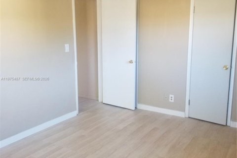 Copropriété à louer à Coral Springs, Floride: 2 chambres № 2040215 - photo 9