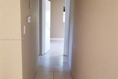 Copropriété à louer à Coral Springs, Floride: 2 chambres № 2040215 - photo 12