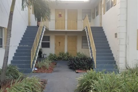 Copropriété à louer à Coral Springs, Floride: 2 chambres № 2040215 - photo 3