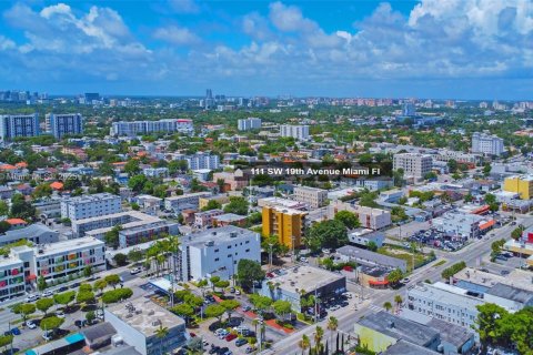 Propiedad comercial en venta en Miami, Florida № 1937675 - foto 4