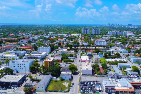 Propiedad comercial en venta en Miami, Florida № 1937675 - foto 3