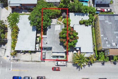Propiedad comercial en venta en Miami, Florida № 1937675 - foto 8