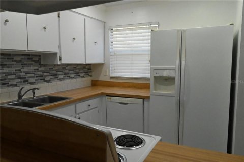 Touwnhouse à louer à Seminole, Floride: 2 chambres, 94.3 m2 № 2113817 - photo 3