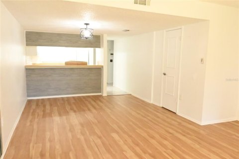 Touwnhouse à louer à Seminole, Floride: 2 chambres, 94.3 m2 № 2113817 - photo 5