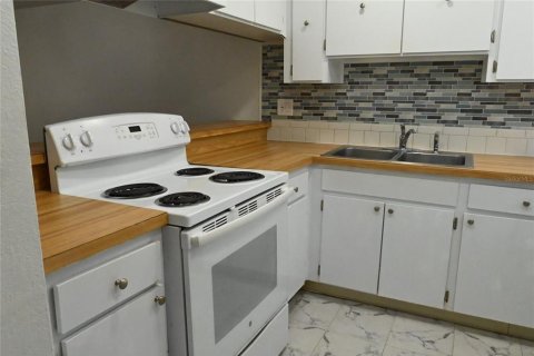 Touwnhouse à louer à Seminole, Floride: 2 chambres, 94.3 m2 № 2113817 - photo 2