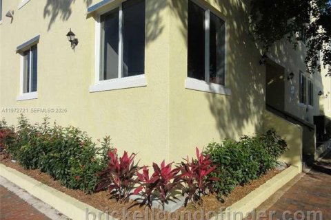 Apartment in Miami, Florida 2 bedrooms № 2032950