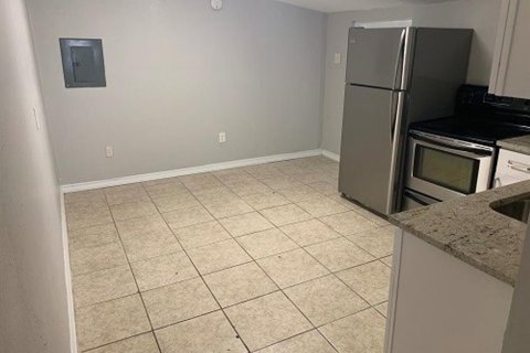 Casa en alquiler en Tampa, Florida, 1 dormitorio, 51.1 m2 № 1807442 - foto 2