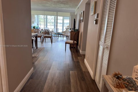 Condo in Pompano Beach, Florida, 2 bedrooms  № 1786557 - photo 14