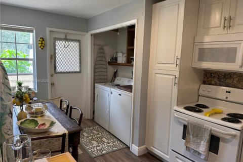 Condo in Pompano Beach, Florida, 2 bedrooms  № 1786557 - photo 16