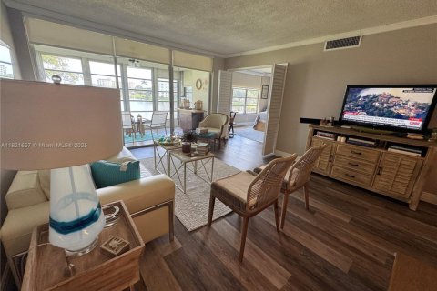 Condo in Pompano Beach, Florida, 2 bedrooms  № 1786557 - photo 8