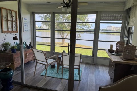 Condo in Pompano Beach, Florida, 2 bedrooms  № 1786557 - photo 11