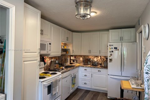 Condo in Pompano Beach, Florida, 2 bedrooms  № 1786557 - photo 21