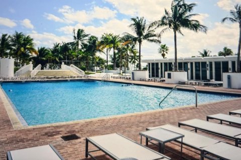 Condo in Bal Harbour, Florida, 2 bedrooms № 1994038 - photo 24