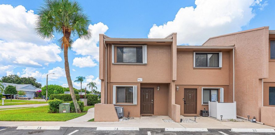 Townhouse in Royal Palm Beach, Florida 3 bedrooms, 111.48 sq.m. № 2378907