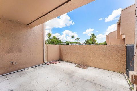 Townhouse in Royal Palm Beach, Florida 3 bedrooms, 111.48 sq.m. № 2378907 - photo 26