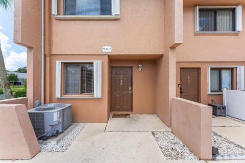 Townhouse in Royal Palm Beach, Florida 3 bedrooms, 111.48 sq.m. № 2378907 - photo 3