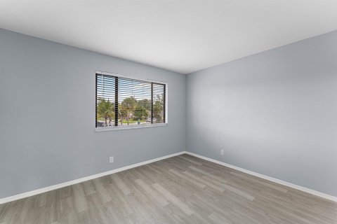 Townhouse in Royal Palm Beach, Florida 3 bedrooms, 111.48 sq.m. № 2378907 - photo 18