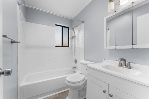 Townhouse in Royal Palm Beach, Florida 3 bedrooms, 111.48 sq.m. № 2378907 - photo 20