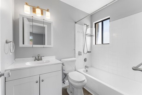 Townhouse in Royal Palm Beach, Florida 3 bedrooms, 111.48 sq.m. № 2378907 - photo 25